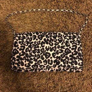 [leopard] clutch with silver chain